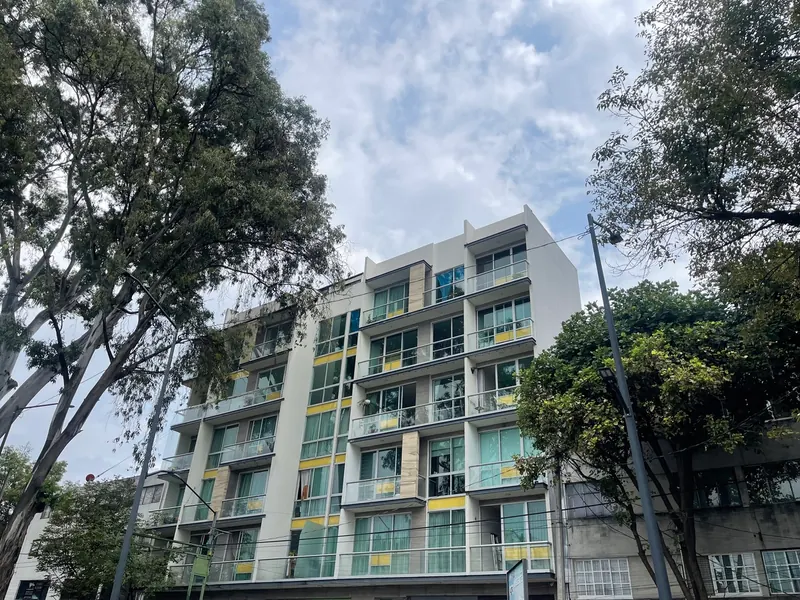 DEPARTAMENTO A 2 CALLES DE PARQUE DE LOS VENADOS CON 2 ESTACIONAMIENTOS